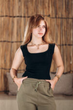 square rip sleevless top