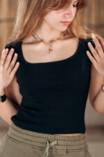 square rip sleevless top - Image 3