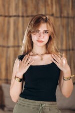 square rip sleevless top - Image 2